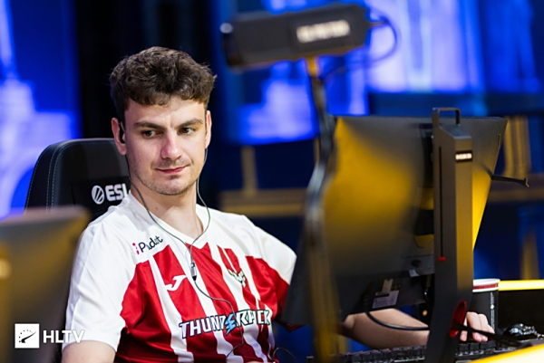 老人就是双C！ Flandre Anbesa完美开团， Anyone's Legend 在两波中击败 LGD Gaming 率先拿到赛点